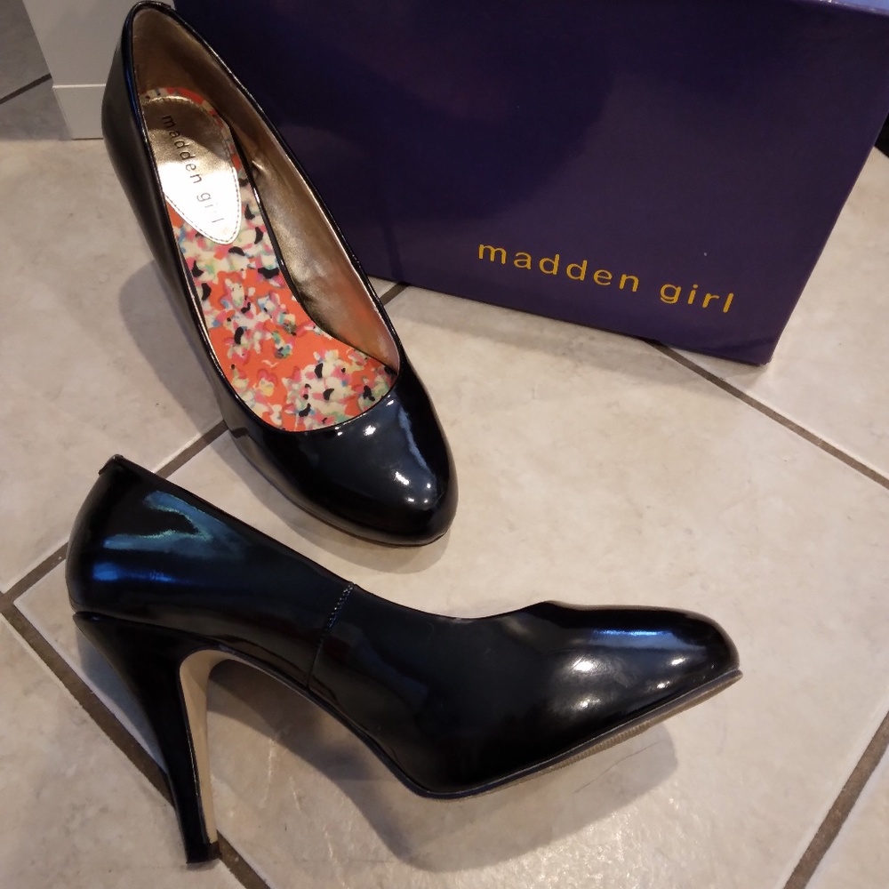 Madden Girl Black Patent Leather Heels pumps